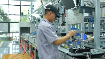 成都轨道交通智能化造修新里程 首个智能化地铁刹车“4S店”与三条产线齐发